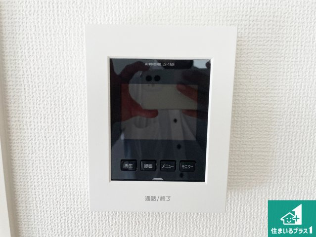 亀岡市余部町天神又　第6期　新築一戸建ての防犯設備|カラーモニターインターホン！声だけでなく来訪者の姿や顔がモニターで確認できるので、小さなお子様がいらっしゃるご家庭でも安心できます！