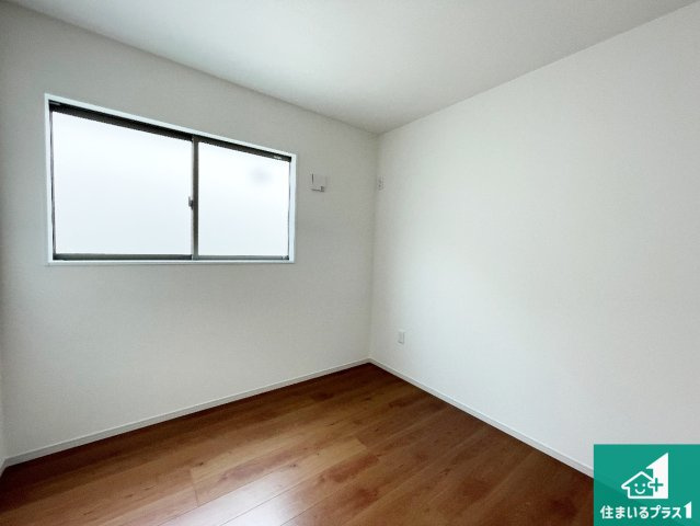 亀岡市余部町天神又　第6期　新築一戸建ての洋室|シンプルな洋室は、自分好みのインテリアが楽しめます♪ご家族とインテリアや家具を選びに行くのは新築購入時の醍醐味の一つです。ぜひお楽しみください♪