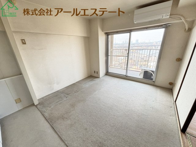 マンハイム加古川C棟　　　山陽電鉄「別府駅」徒歩7分の居間・リビング