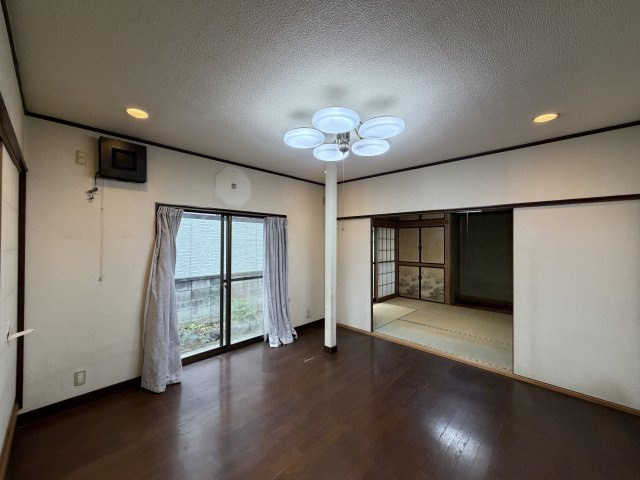 【居間・リビング】 | 本庄市西富田　中古戸建