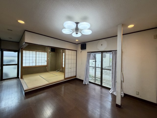 【居間・リビング】 | 本庄市西富田　中古戸建