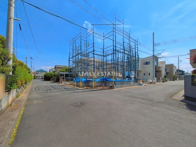 越谷市東越谷10丁目 新築分譲住宅 全2棟 1号棟の前面道路含む現地写真
