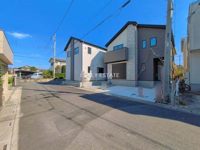 越谷市東越谷10丁目 新築分譲住宅 全2棟 1号棟の前面道路含む現地写真