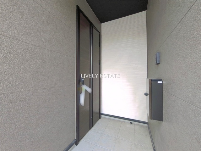 越谷市東越谷10丁目 新築分譲住宅 全2棟 1号棟の玄関
