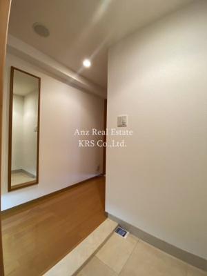 【玄関】 | リーガル江戸堀 | 玄関には姿見鏡がついています