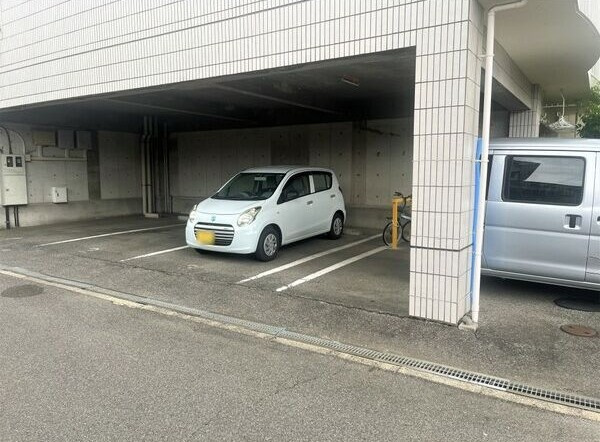 ＡＨＱ平子の駐車場