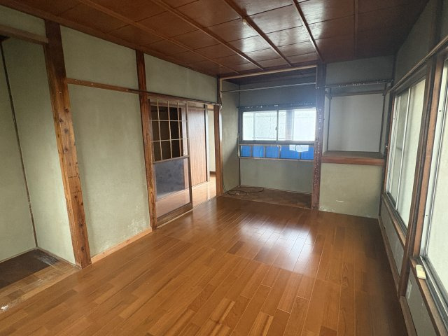 植田町本町一丁目 中古一戸建ての洋室