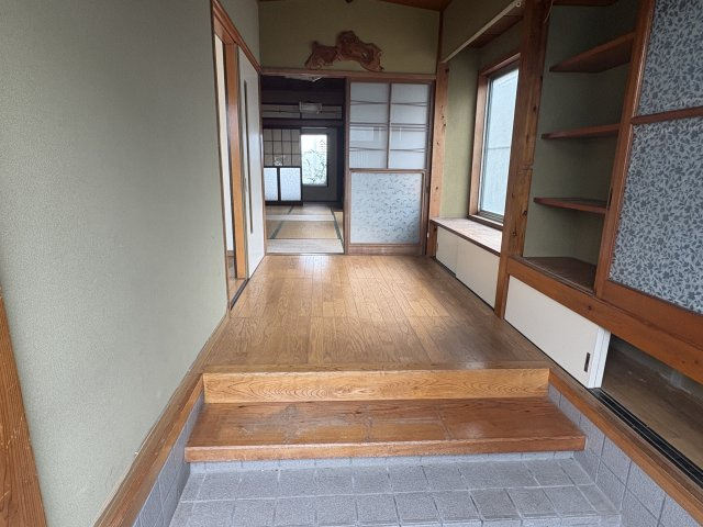植田町本町一丁目 中古一戸建ての玄関