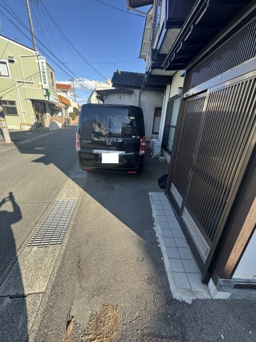 植田町本町一丁目 中古一戸建ての駐車場