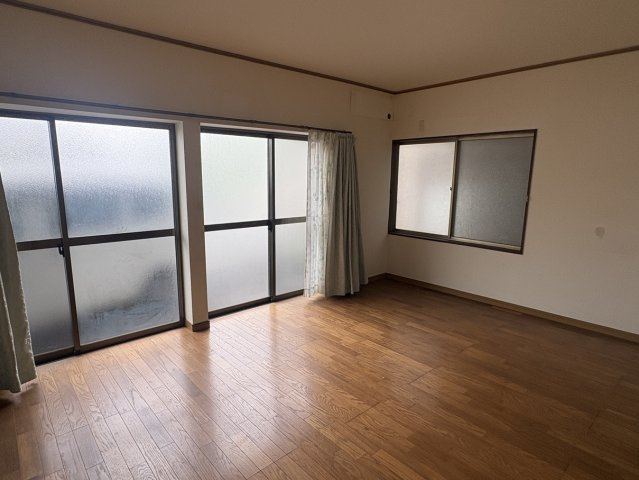 植田町本町一丁目 中古一戸建ての洋室