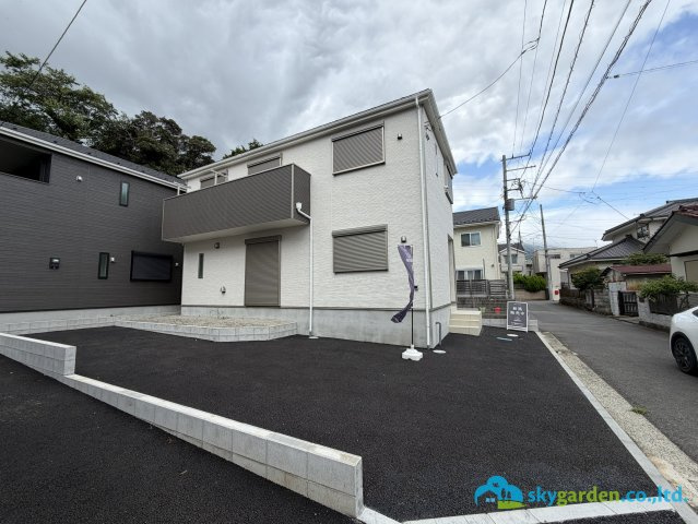 秦野市堀西第24　新築戸建　全2棟1号棟の前面道路含む現地写真
