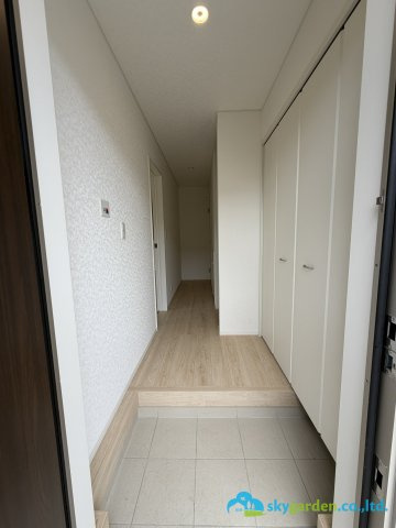 秦野市堀西第24　新築戸建　全2棟1号棟の玄関