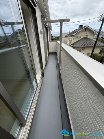 秦野市堀西第24　新築戸建　全2棟1号棟のバルコニー