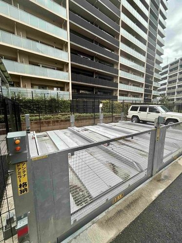 ヴェレーナ赤羽志茂プレミアテラスの駐車場
