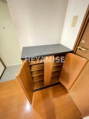 Apartment Grus Nakamachiの玄関