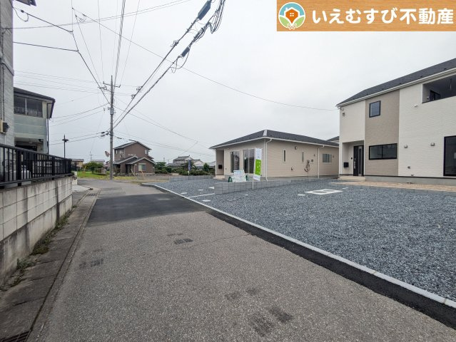 Cradle garden　大泉町寄木戸第18の前面道路含む現地写真