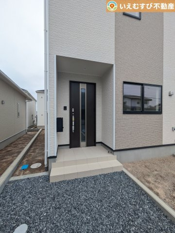 Cradle garden　大泉町寄木戸第18のエントランス