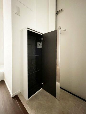 ハイスタンダード堀切の玄関