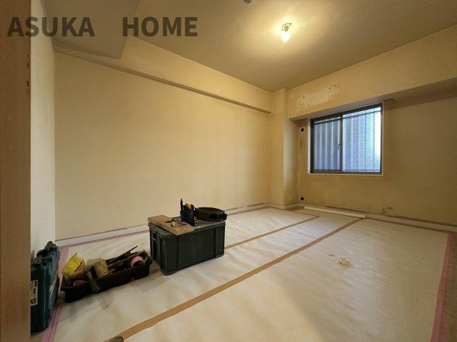 アストラル上大岡の洋室|収納付きでお子様の成長に合わせた家具の配置がしやすいお部屋です。