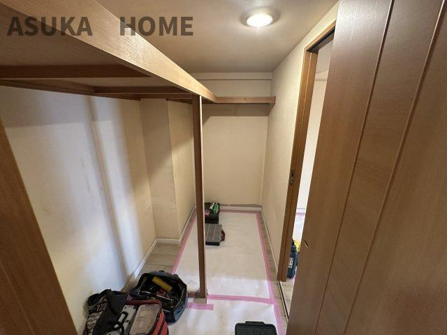 アストラル上大岡の収納|廊下からも入れるウォークインクローゼットはファミクロとしても◎家事効率upにも役立ちます。