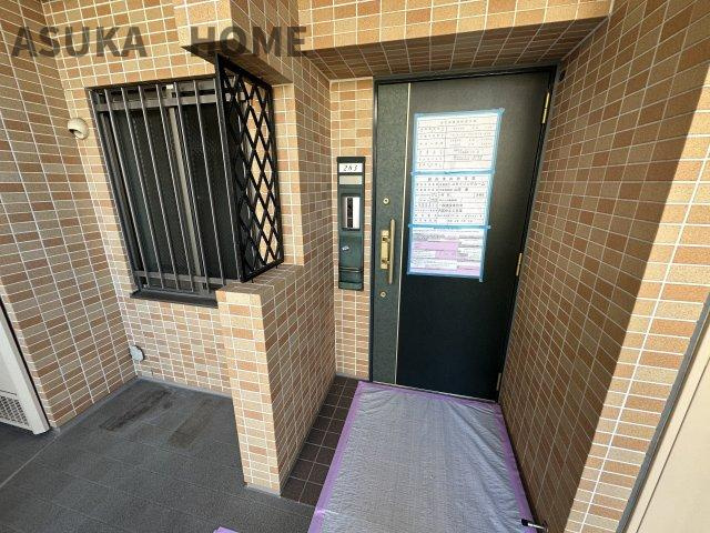 アストラル上大岡の玄関|アルコープ付きの玄関です。プライベート性が高く扉が廊下に飛び出ないので安全性も◎
