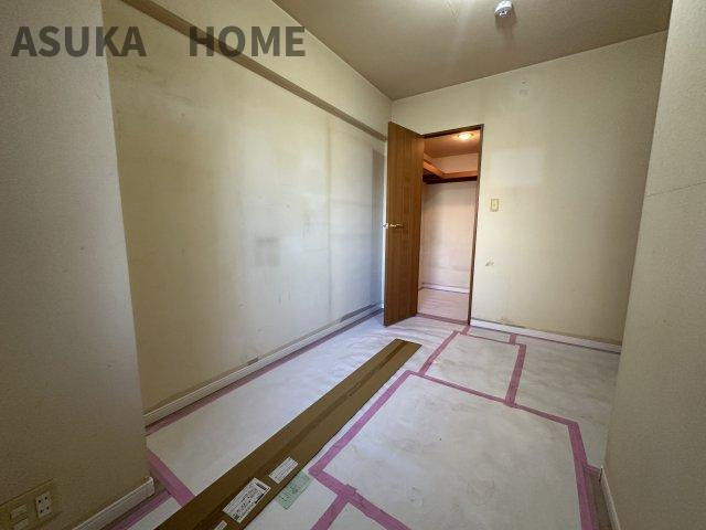 アストラル上大岡の洋室|廊下側のお部屋です。明るさも充分あるお部屋なので、寝室や子供部屋にしても◎
