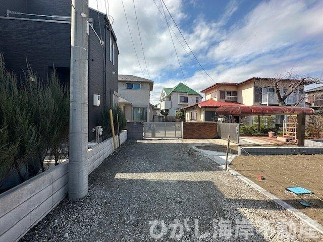 藤沢市本鵠沼3丁目　売地　全２区画の前面道路含む現地写真|現地外観