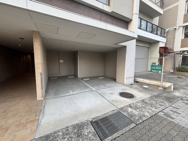 シルエラ甲南山手の駐車場