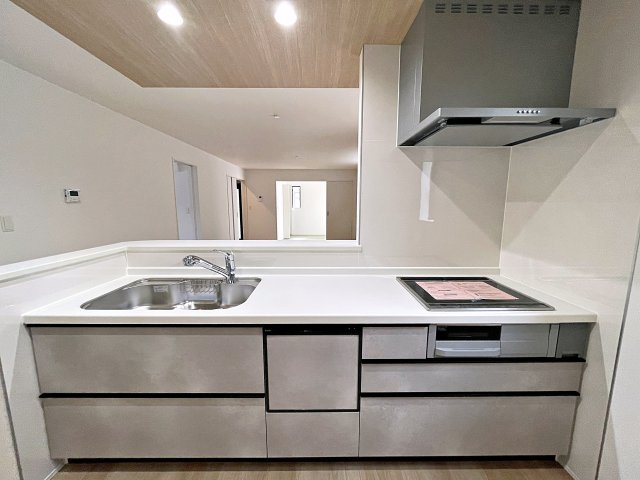 新築戸建・新築建売　郡山市咲田一丁目　桃見台小・第五中のキッチン|IHクッキングヒーターで火災の心配を軽減してくれます！