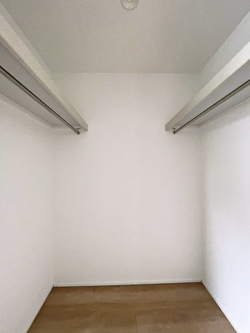 新築戸建・新築建売　郡山市咲田一丁目　桃見台小・第五中の収納|WICはハンガーパイプがついているので衣類がきれいに整理整頓できます！