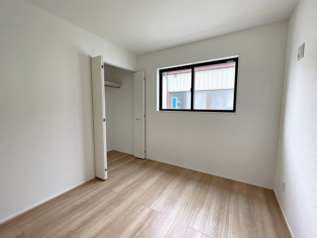 新築戸建・新築建売　郡山市咲田一丁目　桃見台小・第五中の洋室|5.2帖の洋室はシンプルなので様々なテイストのインテリアも合いそうですね！