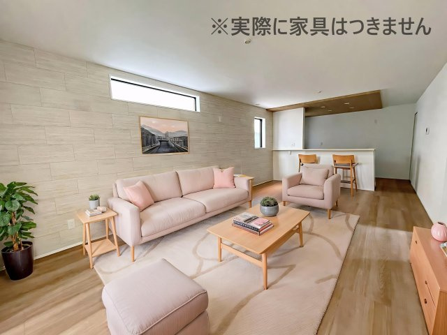 新築戸建・新築建売　郡山市咲田一丁目　桃見台小・第五中の居間・リビング|画像はバーチャルホームステージングの加工による演出で、実際の家具は付きません。