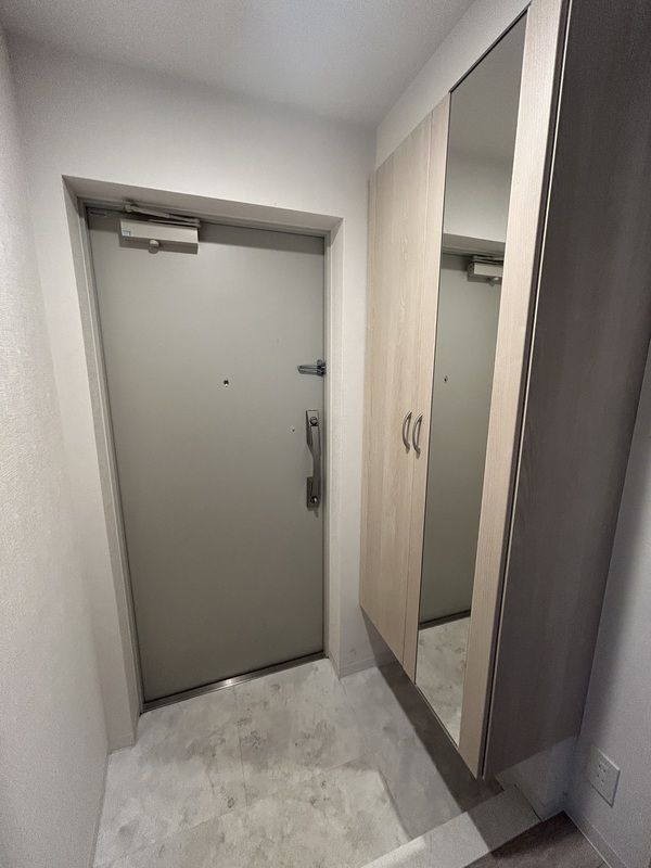 MAJESTIC千葉みなとの玄関|※反転・角部屋タイプ