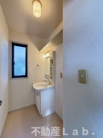 シャーメゾン古城　Ｂ棟の洗面所|※同一建物1階のお写真です。