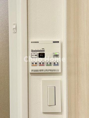ルネッサンスタワー上野池之端の内装|【浴室乾燥機】暖房・冷風・換気・乾燥が可能です。毎日を快適に過ごせるうれしい機能が揃っています。雨の日の洗濯物も安心です。