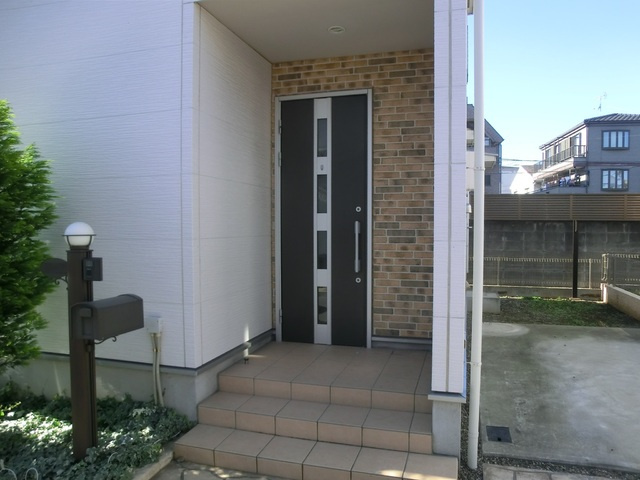 篠崎３丁目戸建のエントランス|玄関はこんな感じです。