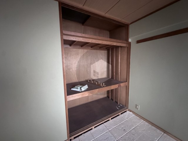 東大阪市御厨栄町３丁目の賃貸マンションの収納