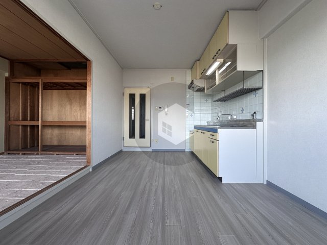 東大阪市御厨栄町３丁目の賃貸マンションの内装