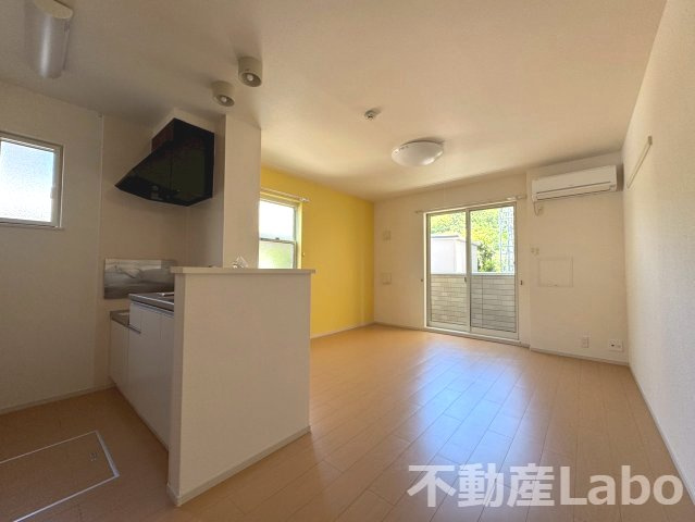 徳島市新浜町２丁目のアパートの居間・リビング