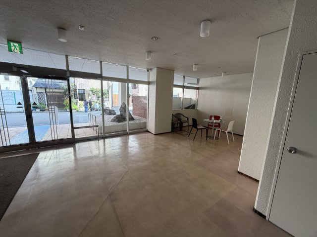 明石本町ビル住宅のロビー