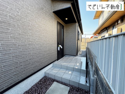 【玄関】 | LIGNAGE羽生市南5丁目【平屋】新築住宅 | 現地(2026年5月撮影)