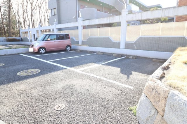 パティオ坂巻の駐車場