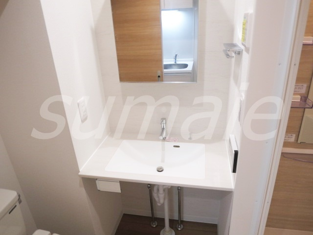 エルスタンザ北赤羽の洗面所|女性に嬉しい鏡付き洗面台です☆