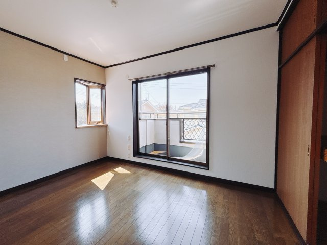 【中古戸建】前橋市富士見町1期の洋室|■2階洋室｜ナチュラルカラーの床です。模様替えなどとても楽しく工夫できます♪陽当たり、風通しもとても良いので毎日快適な生活スタートです！子供部屋にも良いですね♪