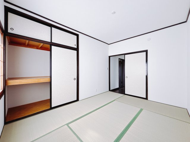 【中古戸建】前橋市富士見町1期の和室|■2階和室｜和室を書斎にしたり、冬にはコタツを敷いて家族みんなで年越しをするのもいいですね。家族みんなのお気に入りの空間になります♪