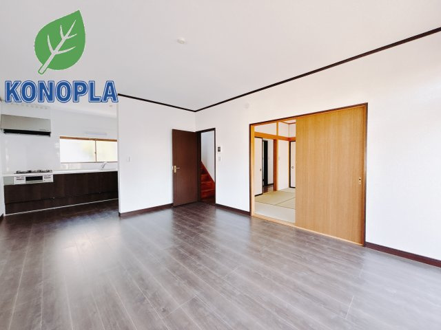 【中古戸建】前橋市富士見町1期の居間・リビング|■リビング｜家族でゆったりくつろげる、居心地の良いリビング♪賃貸と違って、テレビや音楽の音を気にしなくて良いことが嬉しいですね(*＾＾*)