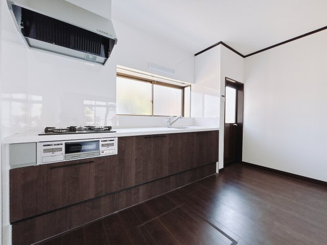 【中古戸建】前橋市富士見町1期のキッチン|■キッチン｜全スライド式収納キッチン♪お皿や鍋の出し入れもラクラクです（＾＾）！