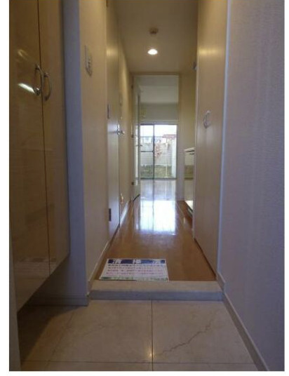 プレール・ドゥーク中野坂上の玄関