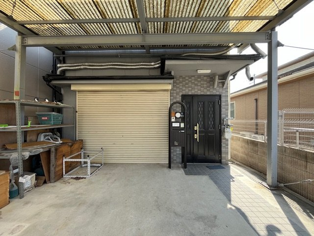 若松町戸建の駐車場
