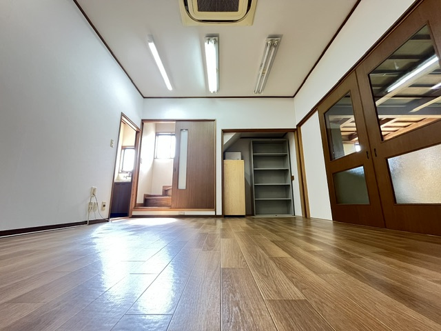 若松町戸建の洋室